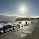 Sandy Paws - Part Of The The Bay Village With Pool, Gym And Direct Access, Pub, Restaurant, Tennis And Meadows Walks Filey