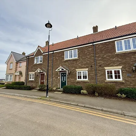 Sandy Paws - Part Of The The Bay Village With Pool, Gym And Direct Access, Pub, Restaurant, Tennis And Meadows Walks Holiday home *