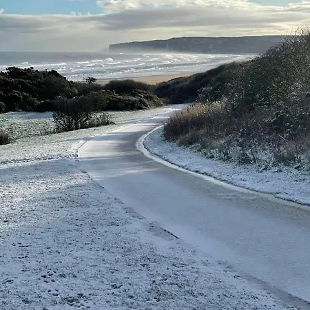 Sandy Paws - Part Of The The Bay Village With Pool, Gym And Direct Access, Pub, Restaurant, Tennis And Meadows Walks * Filey